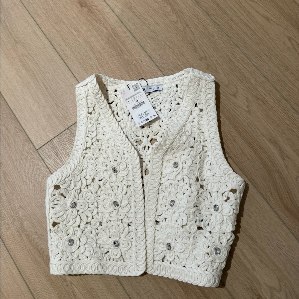 Zara Crochet Floral Vest in White Large